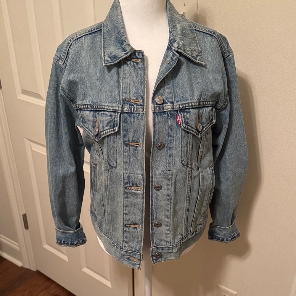 Levi’s Classic Blue Denim Jacket NWOT